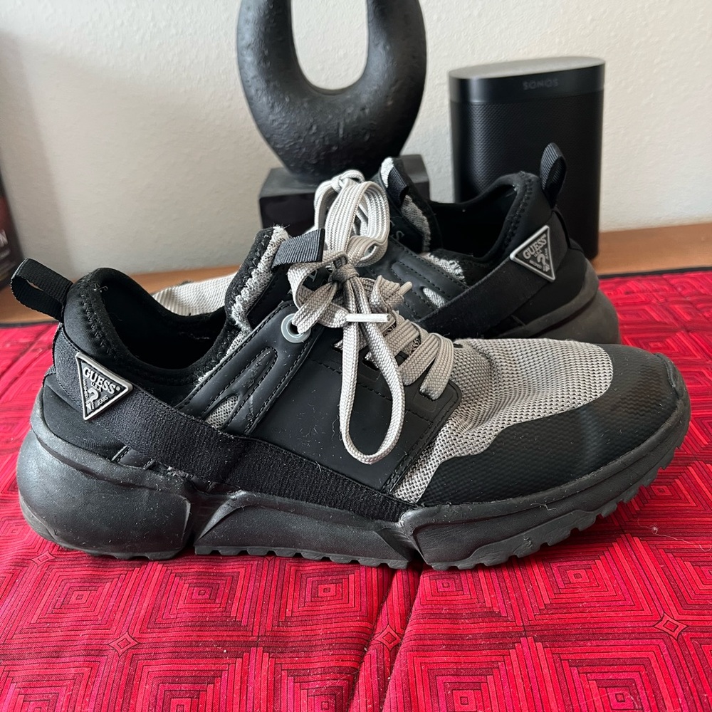 Guess Men's Black and White Sneakers